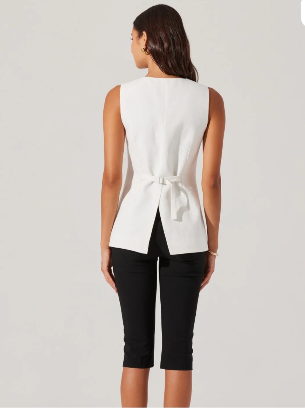 Astr the Label Sonja Asymmetrical Vest Large Cream Color - Picture 4 of 5